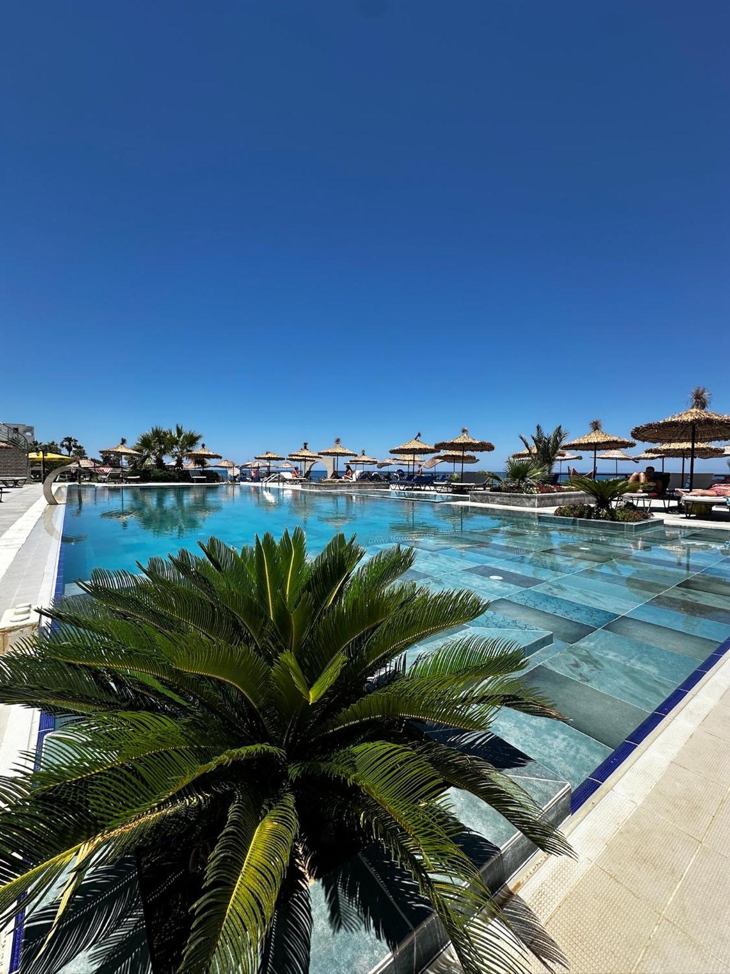 Manolya Hotel Lapithos  Luaran gambar