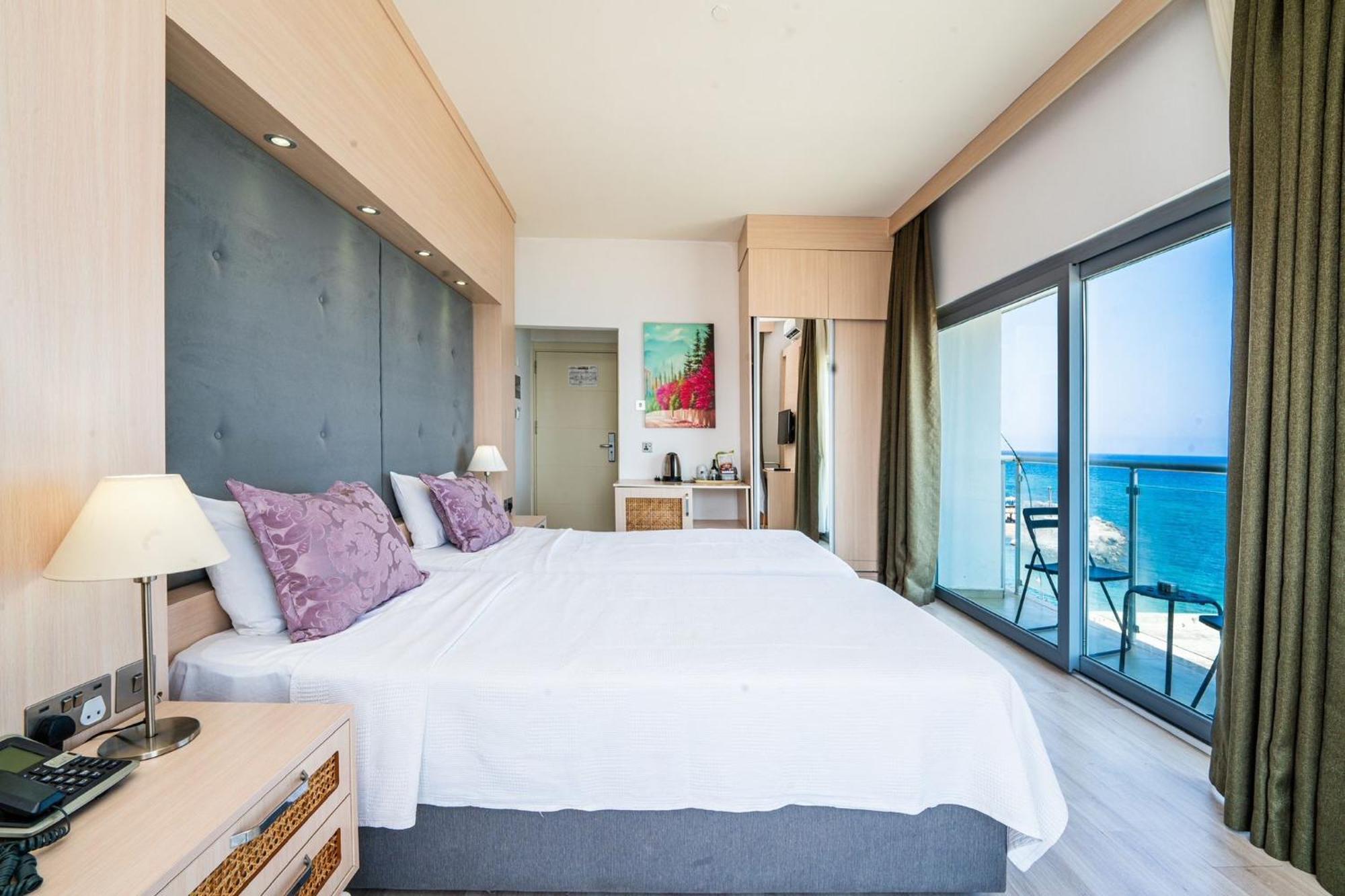 Manolya Hotel Lapithos  Luaran gambar