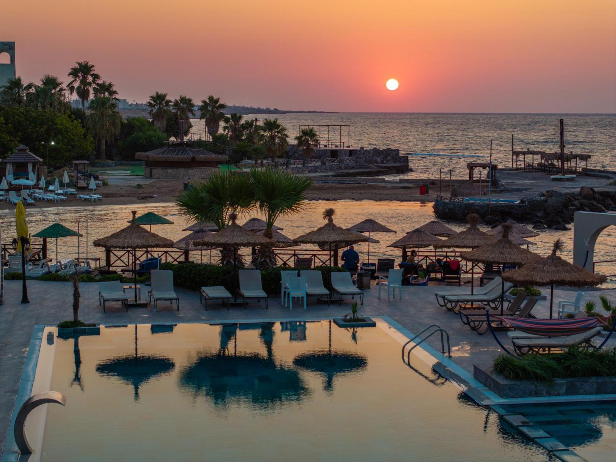 Manolya Hotel Lapithos  Luaran gambar