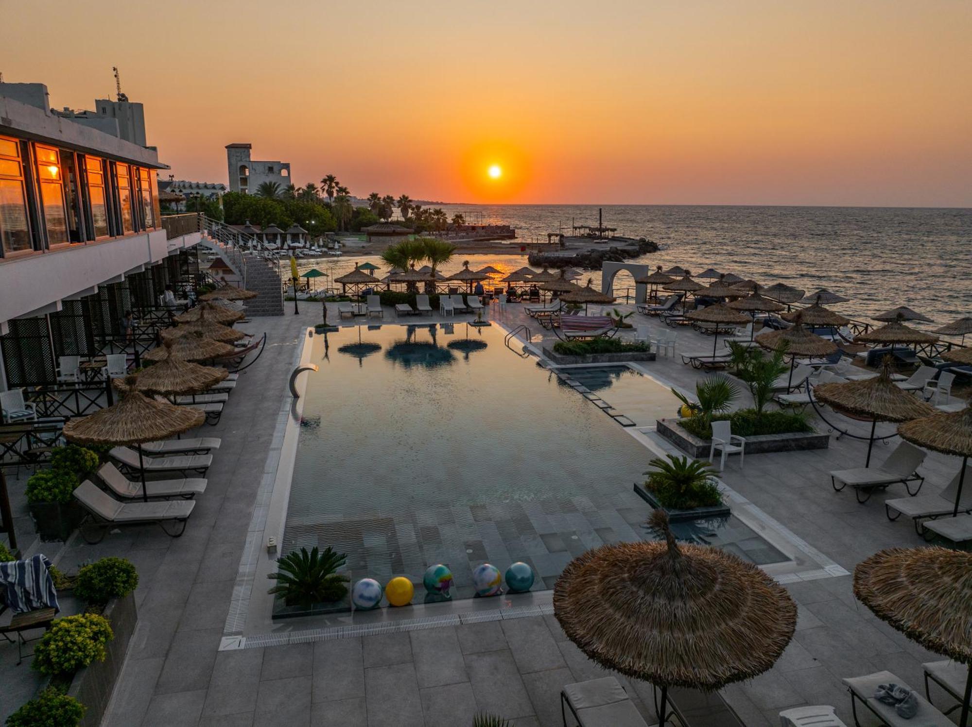 Manolya Hotel Lapithos  Luaran gambar