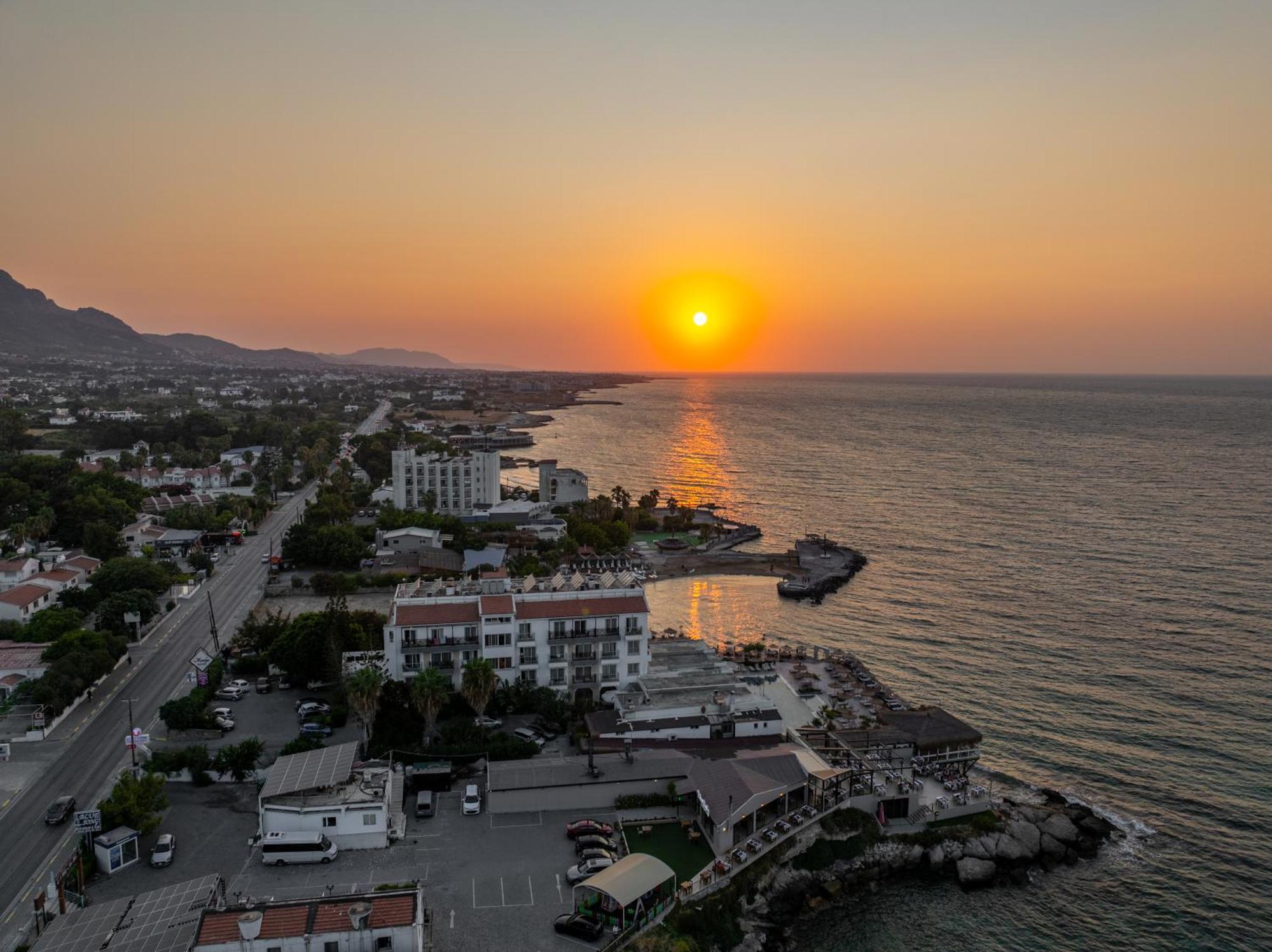 Manolya Hotel Lapithos  Luaran gambar