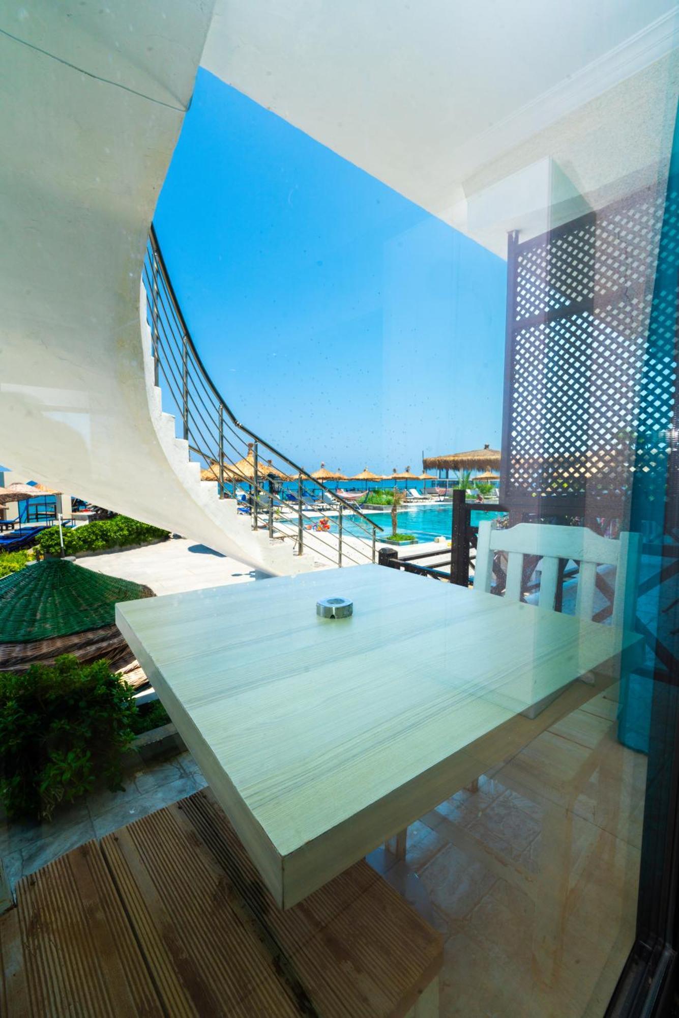 Manolya Hotel Lapithos  Luaran gambar