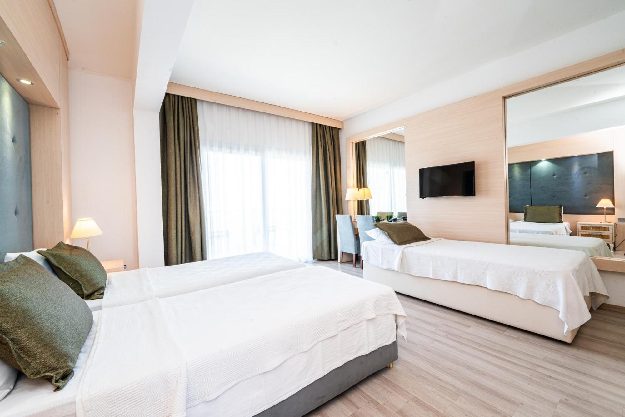 Manolya Hotel Lapithos  Luaran gambar