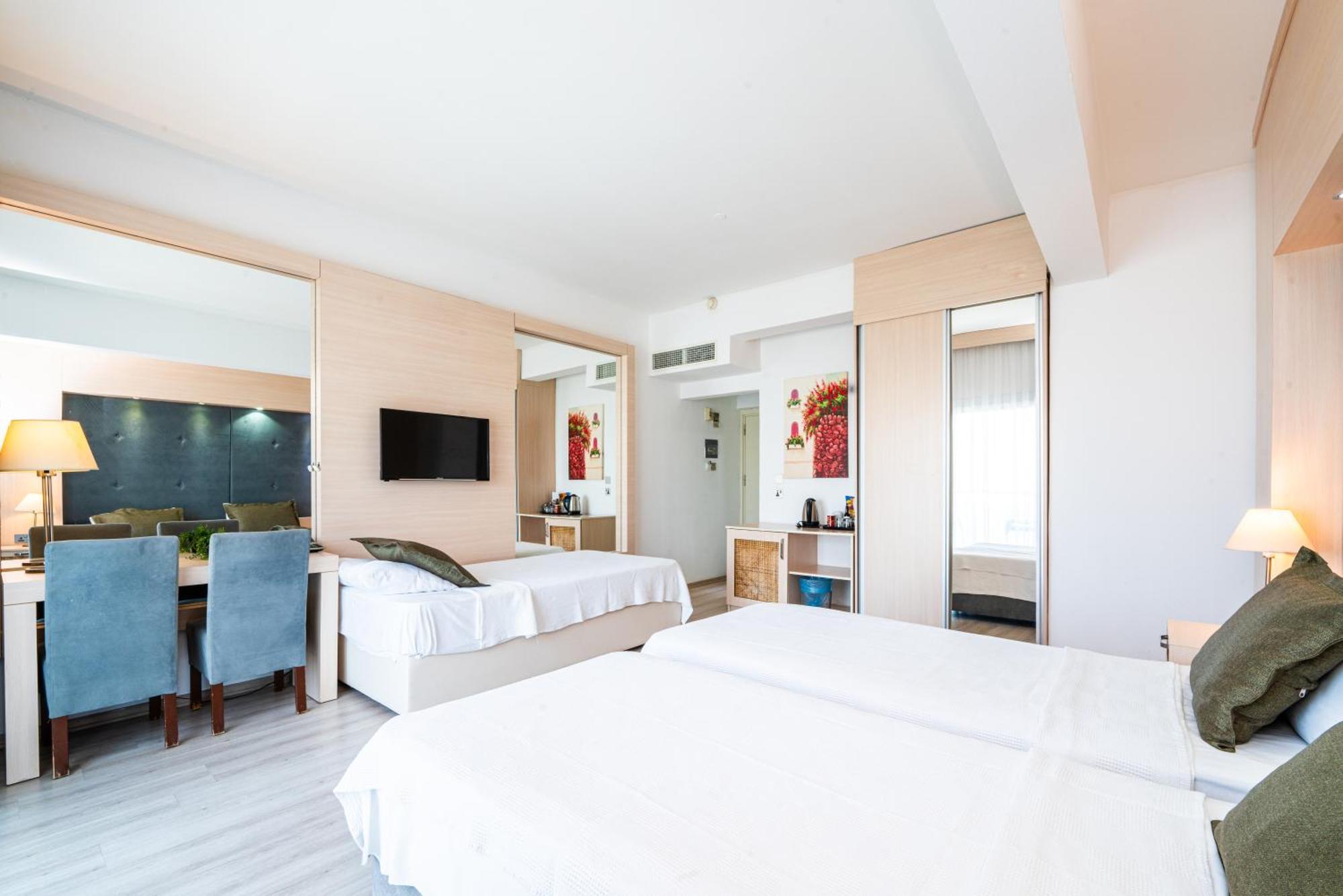 Manolya Hotel Lapithos  Luaran gambar