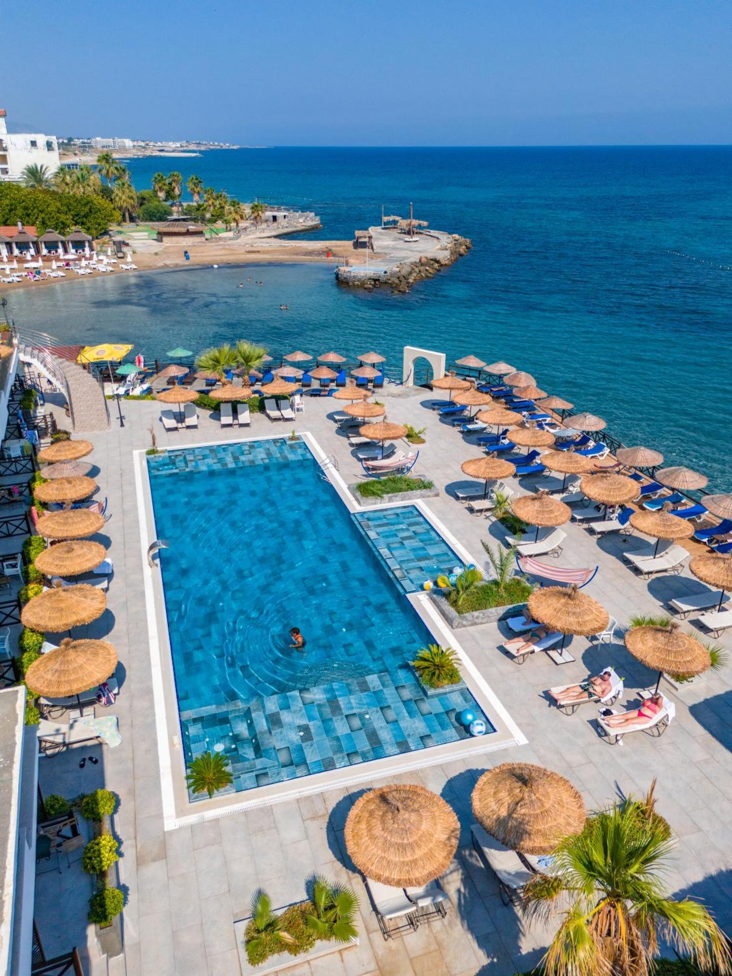 Manolya Hotel Lapithos  Luaran gambar