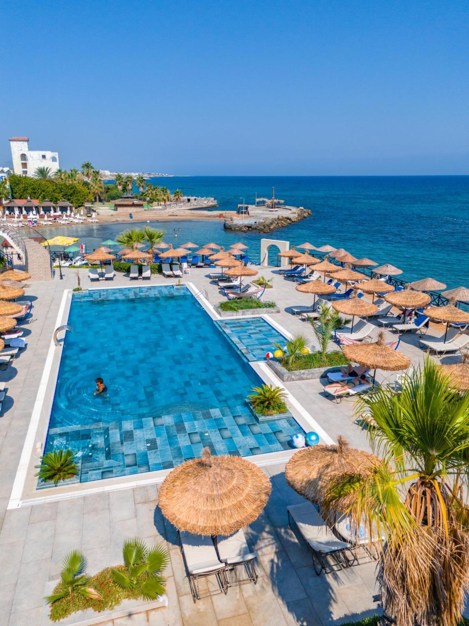 Manolya Hotel Lapithos  Luaran gambar