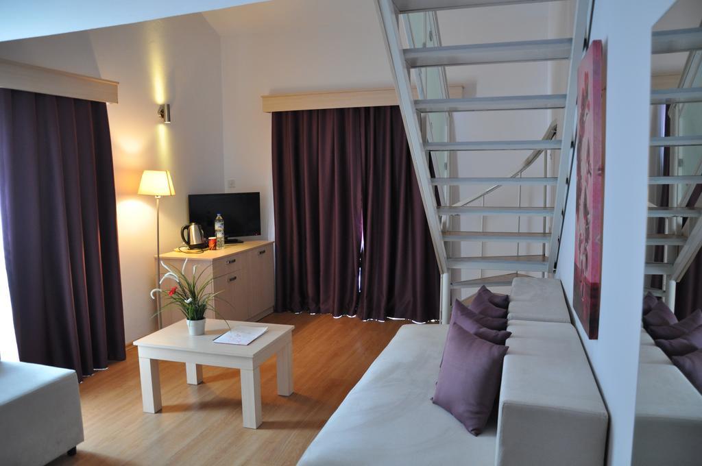 Manolya Hotel Lapithos  Luaran gambar