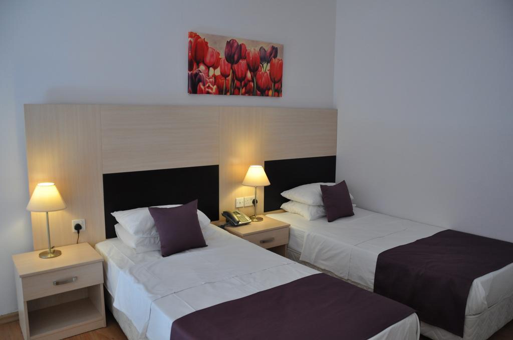 Manolya Hotel Lapithos  Luaran gambar